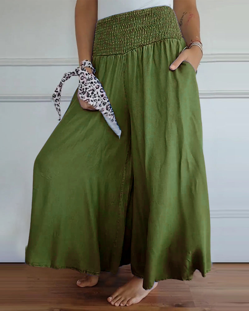 Pantalon à taille élastiquée et jambes larges